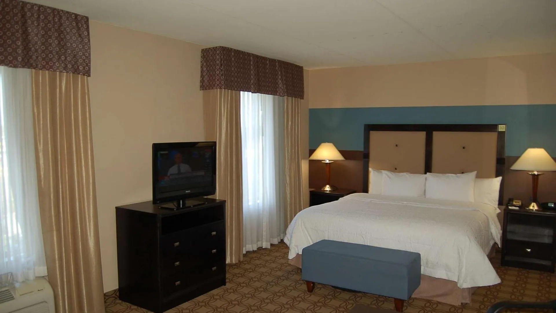 Hampton Inn & Suites Charlotte-Airport Hotel