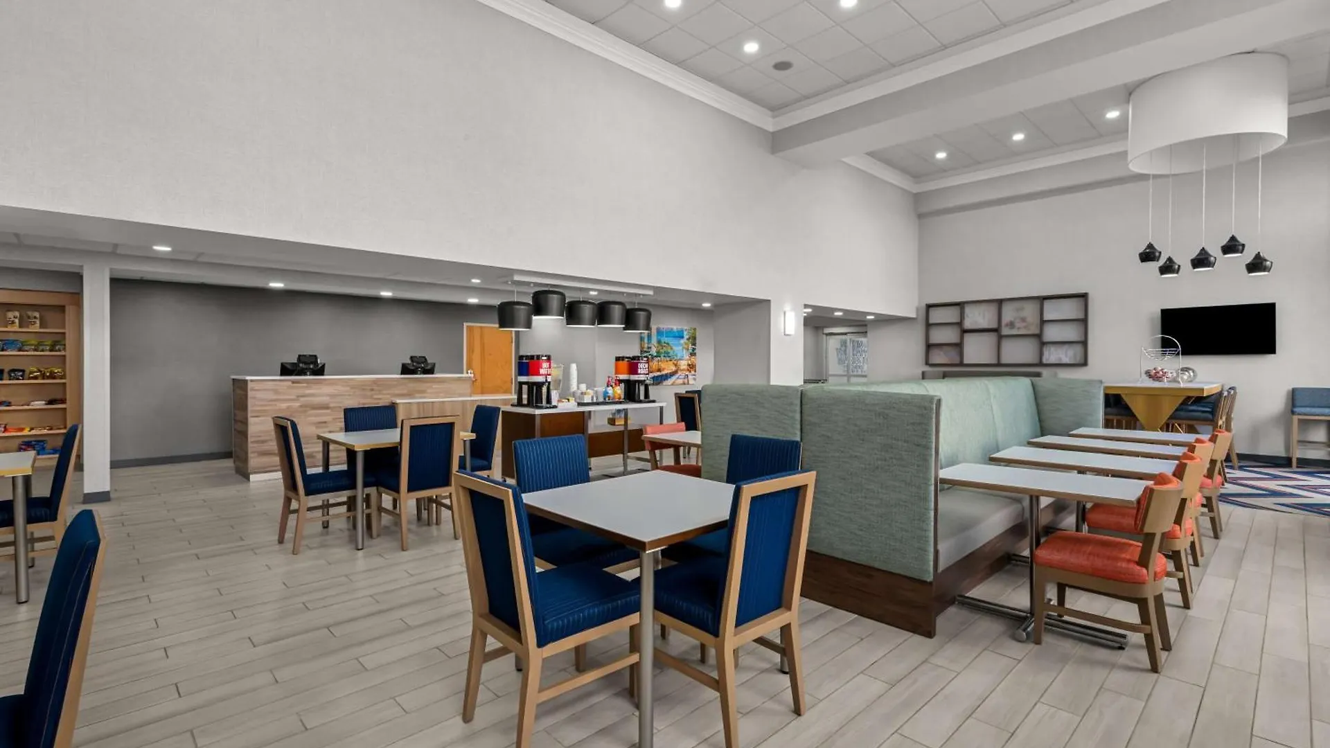 Hampton Inn & Suites Charlotte-Airport Hotel