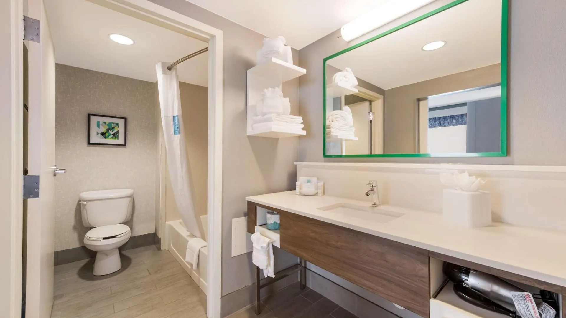 Hampton Inn & Suites Charlotte-Airport Hotell