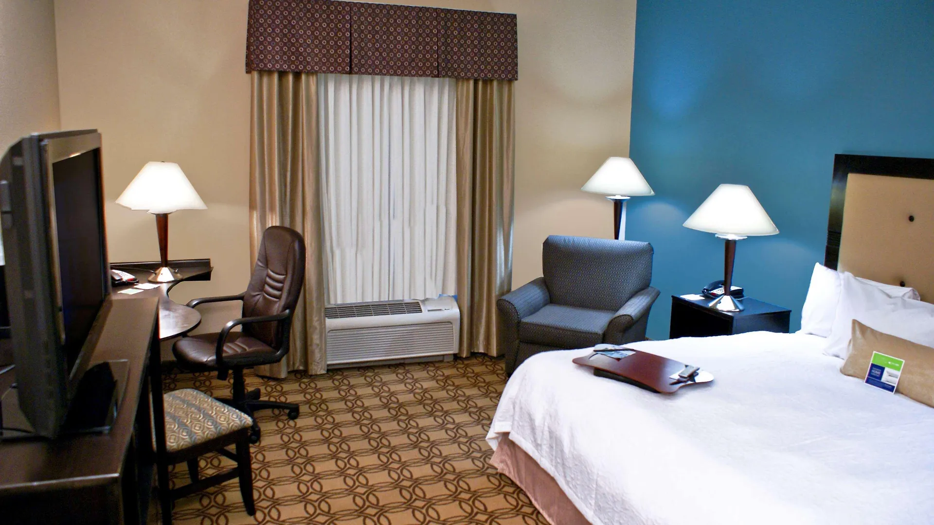 Hampton Inn & Suites Charlotte-Airport Hotel